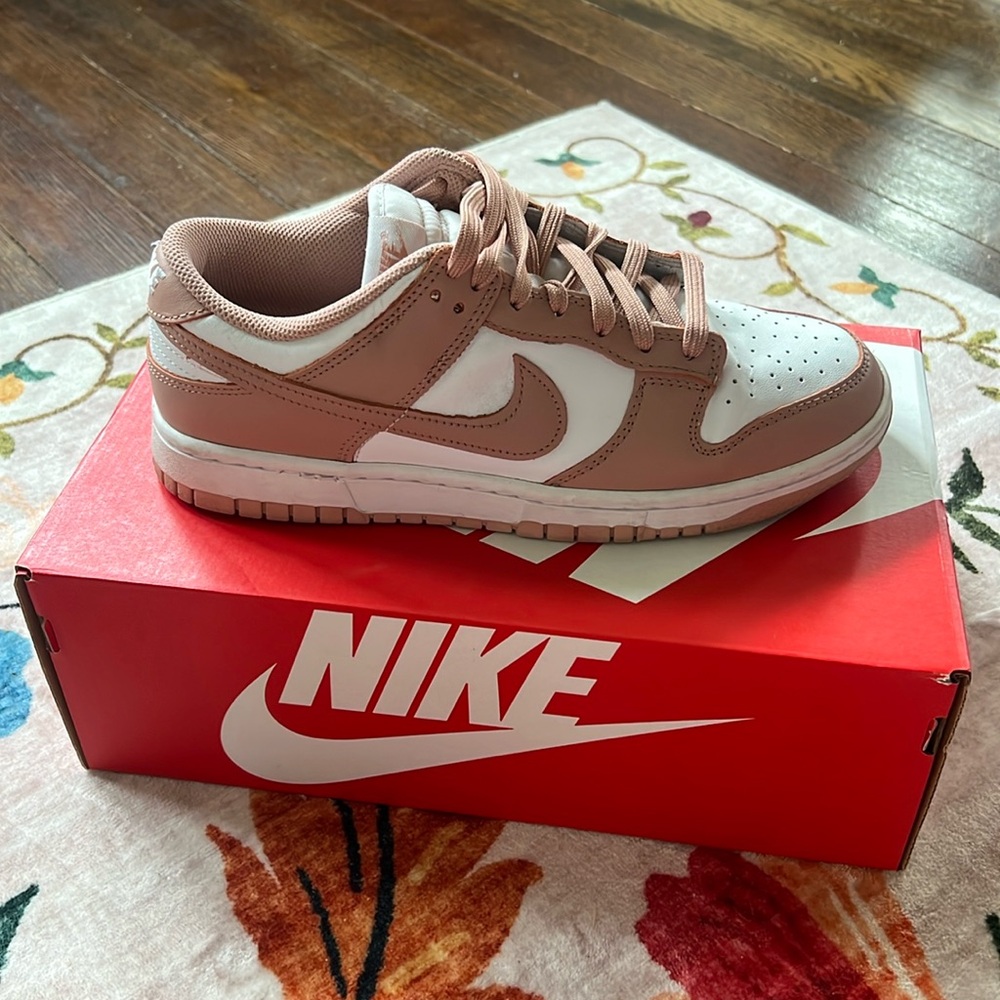 Nike Dunk Low White/Rose Whisper Women’s 10/Men’s 8.5 EUC W/ box